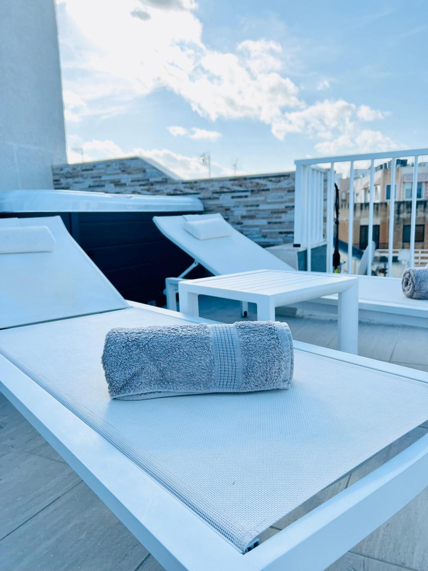 Poseidon Court Penthouse Superior Lägenhet St. Paul's Bay Exteriör bild