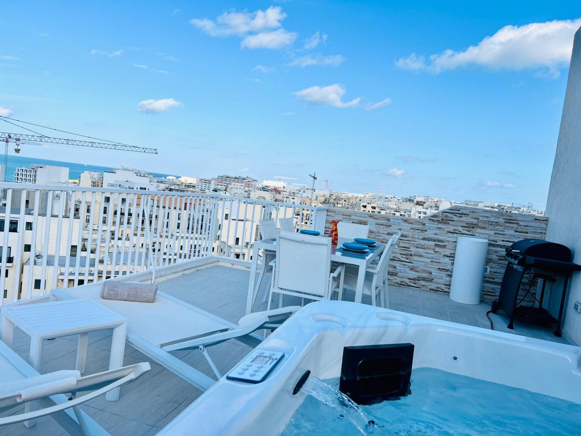 Poseidon Court Penthouse Superior Lägenhet St. Paul's Bay Exteriör bild